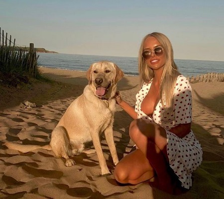 Faye Winter owns a pet dog named Jasper