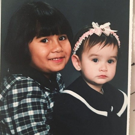 Hannah Arnold childhood picture with her sister Angela