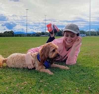 Hannah Arnold with her pet