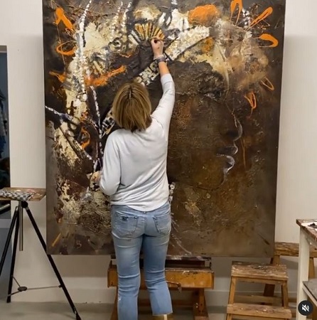 Jacqueline de Vries is a painter