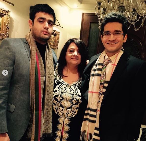 Jehan Handa with his brother and mother