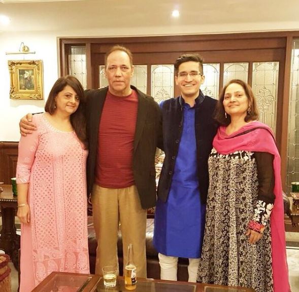 Jehan Handa with his family
