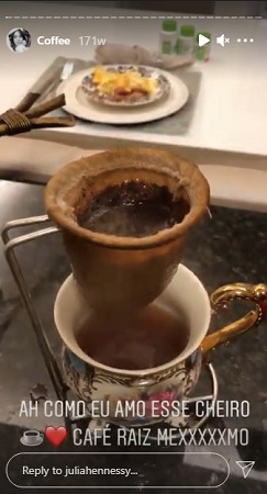 Júlia Hennessy Cayuela likes coffee