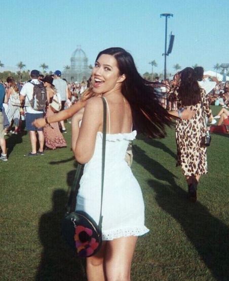 Julia Kelly commercialized the product of pretty little thing