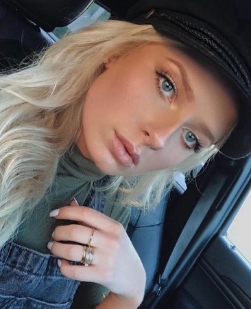 Kara Maxine Kavajecz bio