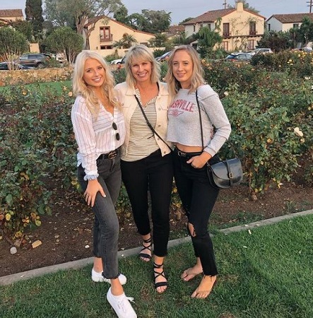 Kara Maxine Kavajecz with her mom Heidi Olsen-Kavajecz and sister Karly Kavajecz