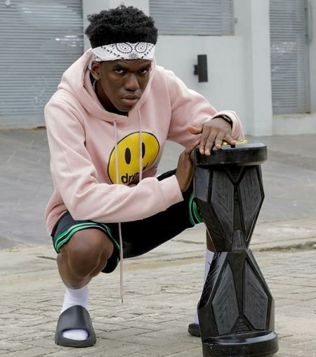 Kpee (Singer) was born on 8 May 2000 in Lagos, Nigeria