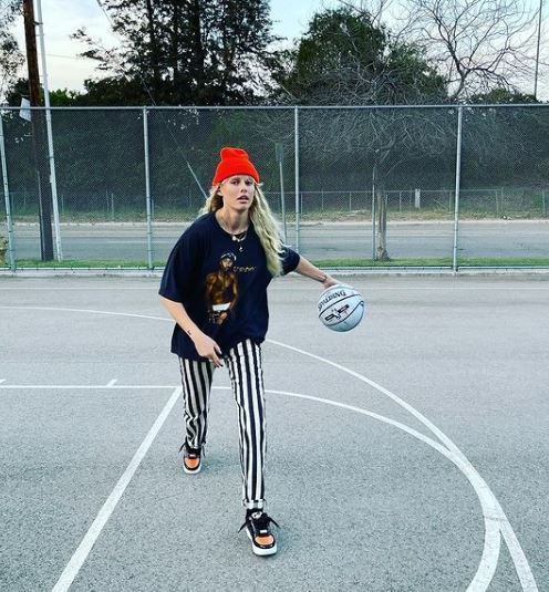 Lauren Wasser plays basketball