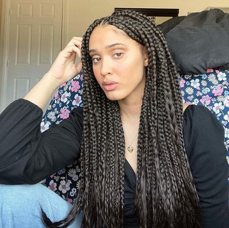 Lee Rodriguez can play the piano and guitar