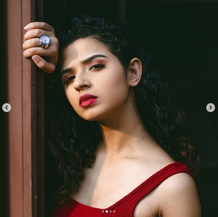 Meenakshi Raveendran is a photoshoot lover