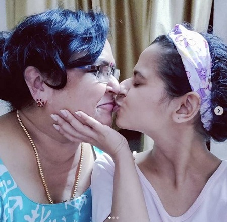 Meenakshi Raveendran with her mother