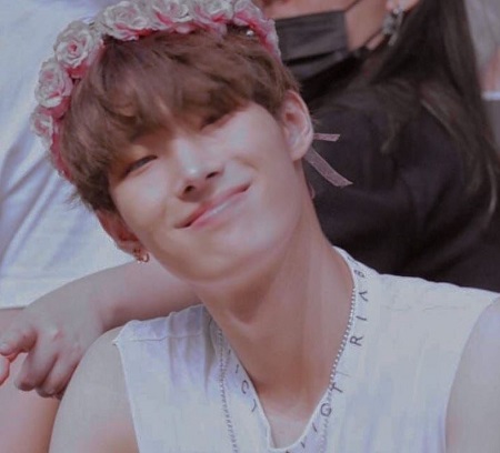Mingi studied at Baekseok High School first but he was later transferred to Suju High School