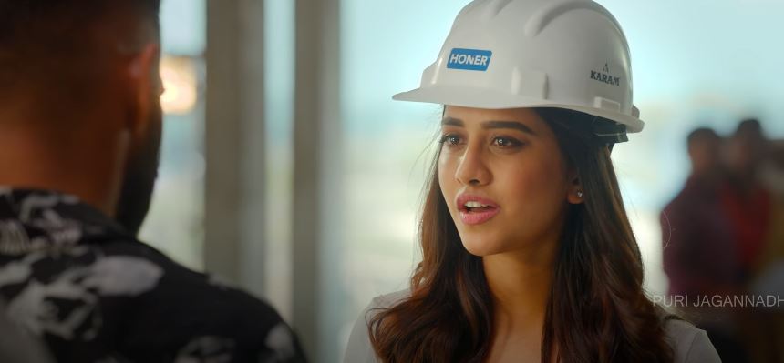Nabha Natesh acted as Chandni in the film