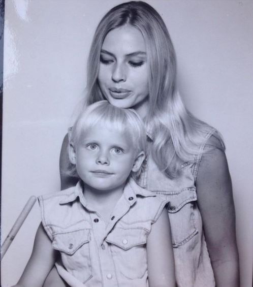 Old image of Lauren Wasser with her mother