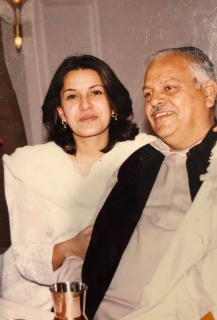 Old image of Supriya Shrinate with her father Harsh Vardhan