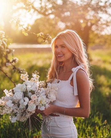 Pamela Reif love flowers