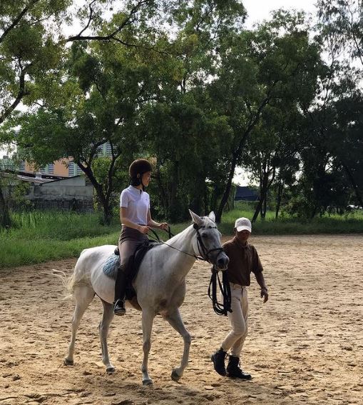Panisara Rikulsurakan learned horse riding
