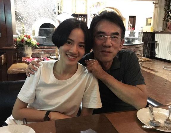 Panisara Rikulsurakan with her father