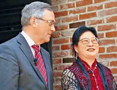 Peter Lescouhier with his wife Xiang Xueqiu
