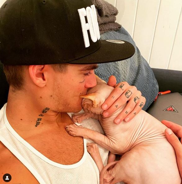 Presley Gerber with his cat Malizoo