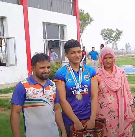 Priya Malik with her mother and brother Jagdish