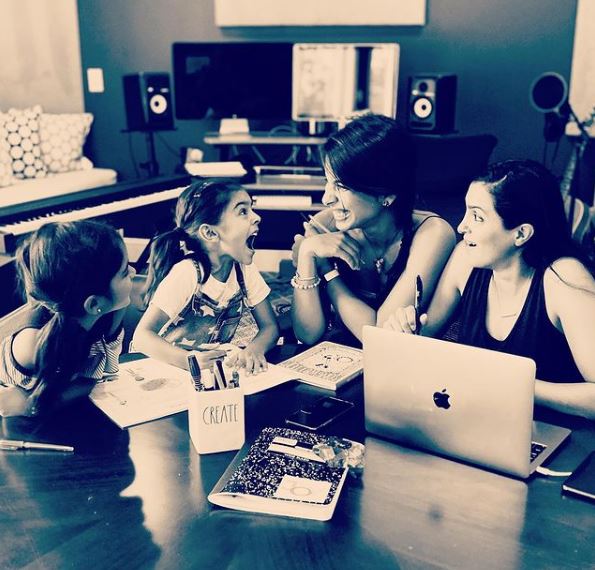 Sheena Melwani enjoying with her family