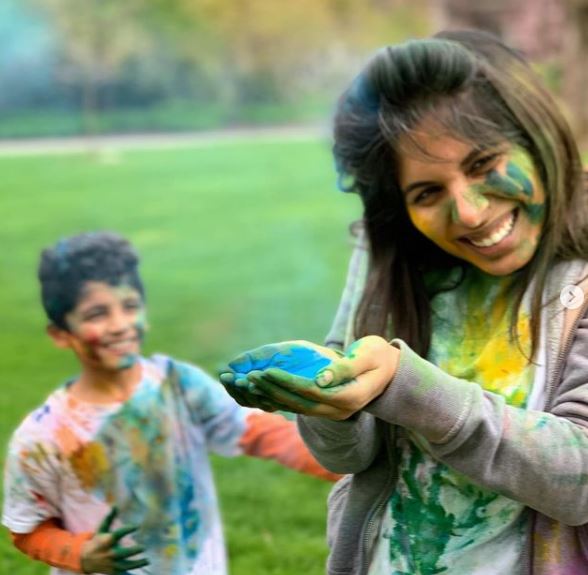 Sheena loves to play Holi