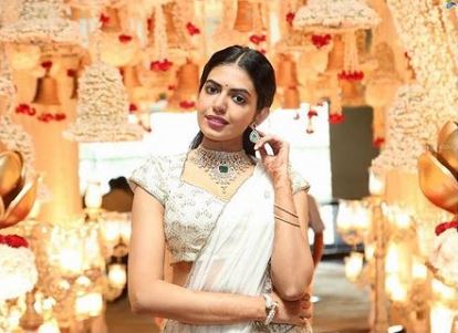 Shivani Rajasekhar looks gorgeous in Indian attire