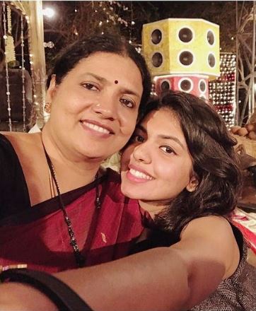 Shivani Rajasekhar with her mother Jeevitha Rajasekhar Garu