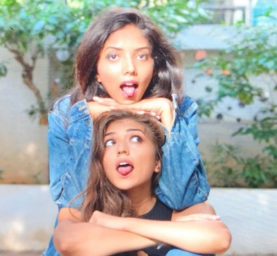 Shruti Sinha sister Akruti Sinha