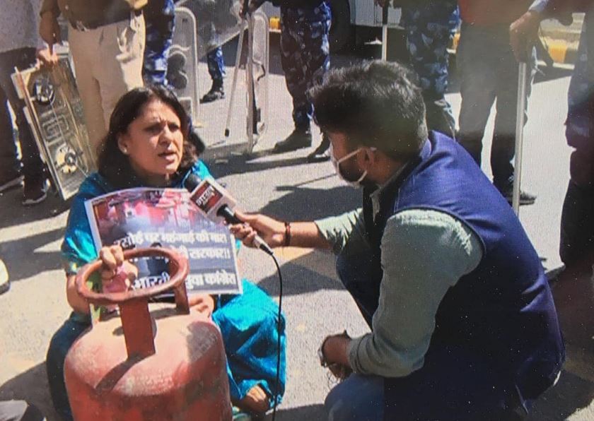 Supriya Shrinate raised her voice against inflation
