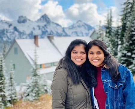 Vaidehi and her elder sister Manasi Gadgil