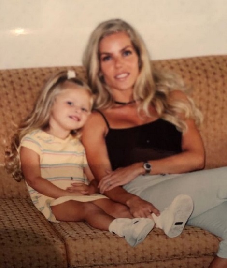 A childhood picture with Josie Canseco with her mother Jessica Canseco