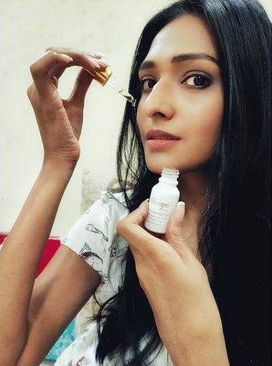 Aishwarya Khare takes proper care of her skin