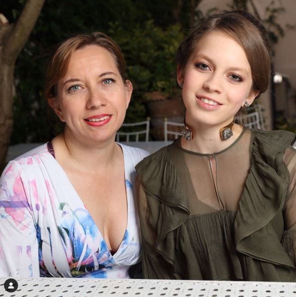 Ana Valeria Becerril with her mother Patricia Segura Medina