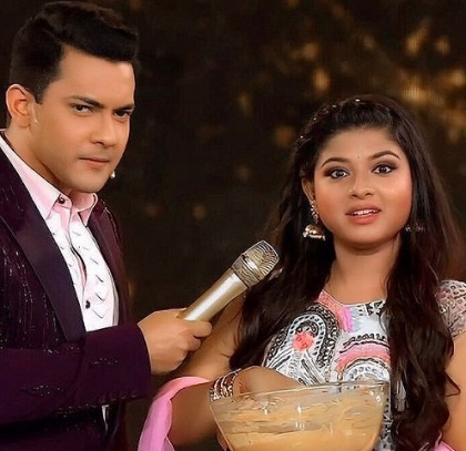Arunita Kanjilal having fun with Aditya Narayan