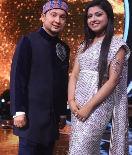 Arunita Kanjilal with fellow contestant and love interest Pawandeep Rajan