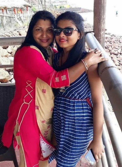 Arunita Kanjilal with her mother Sharbani Kanjilal
