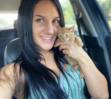 Cheyanne Buys has a pet cat Benjamin