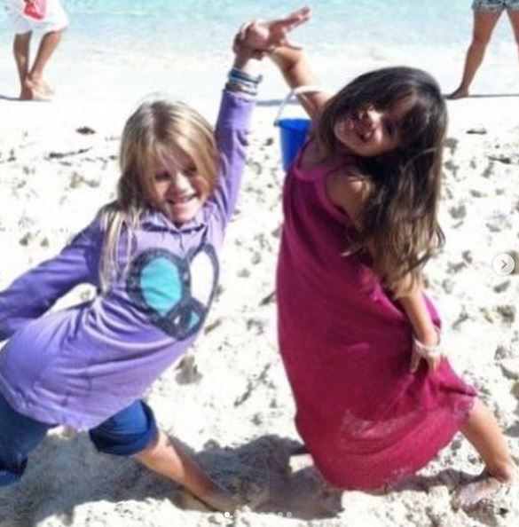 Childhood photo of Milena Rivero with her friend