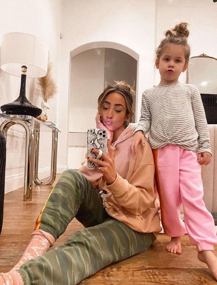 Courtney Shields with her daughter Kinsley Shields