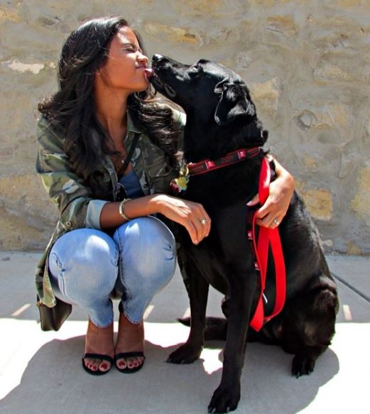 Jessenia Cruz loves dogs