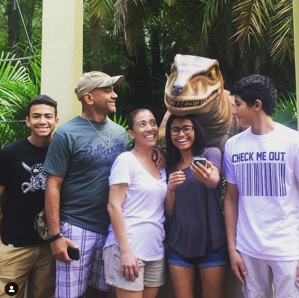 Jessenia Cruz with her family members