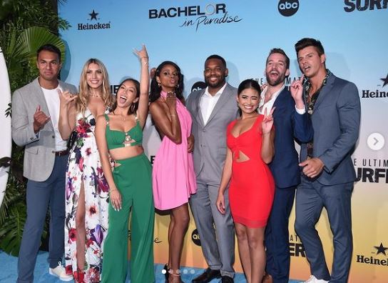 Jessenia Cruz with the contestants of Bachelor in Paradise