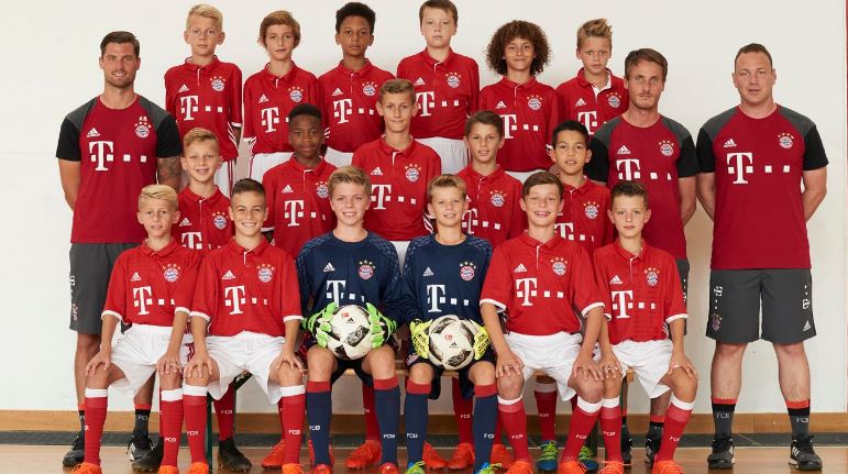 Jordi Ballack with his football team
