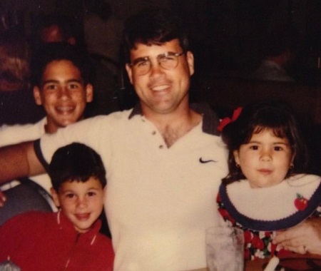 Josh Murray old picture with his father and siblings
