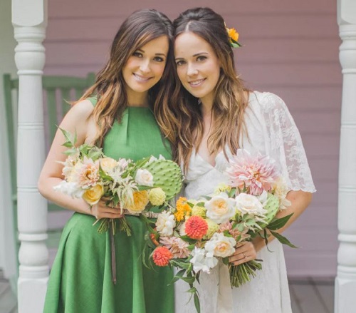 Kelly Musgraves with her sister Kacey Musgraves on her wedding day
