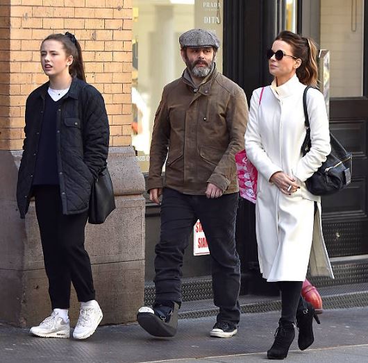 Lily Mo Sheen with her father and mother
