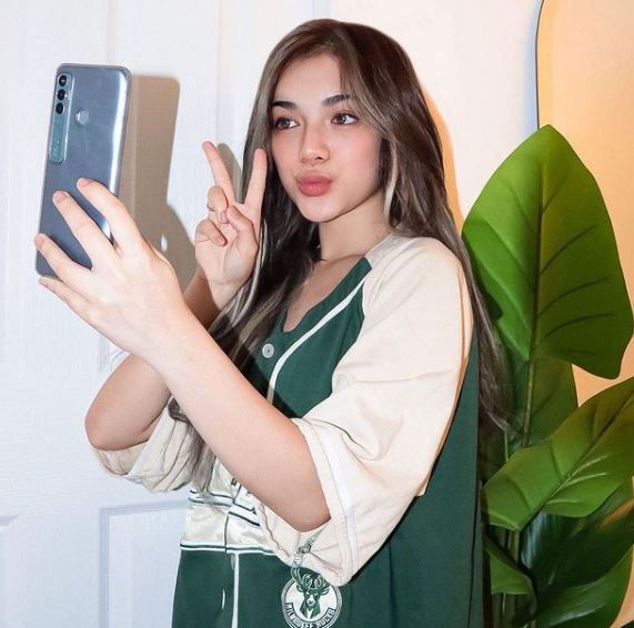 Mika Salamanca likes to click selfies