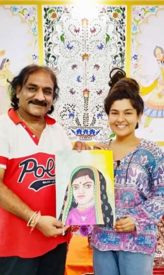 Nidhi Bhanushali learns painting